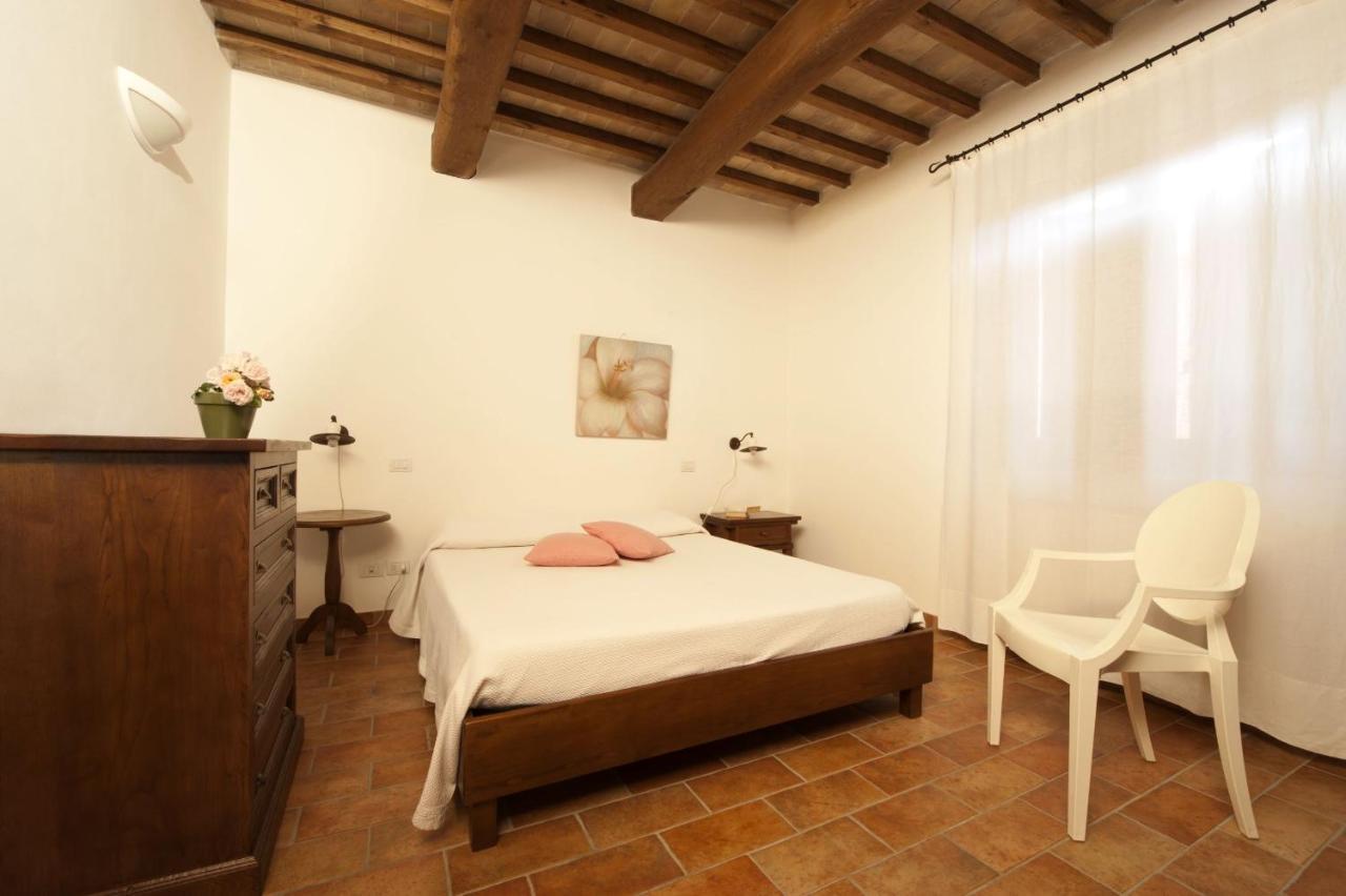 Agriturismo Casale Le Selvette Ripa Luaran gambar