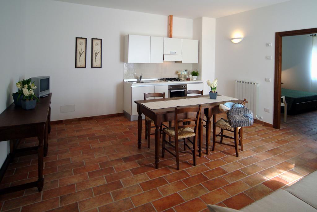 Agriturismo Casale Le Selvette Ripa Luaran gambar