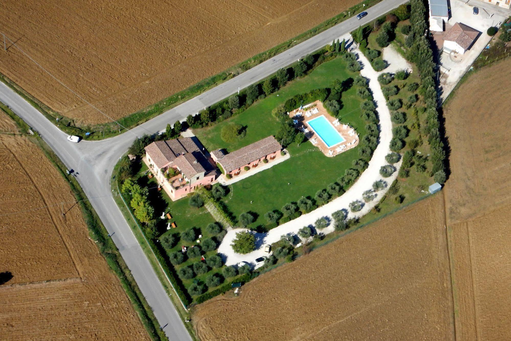 Agriturismo Casale Le Selvette Ripa Luaran gambar