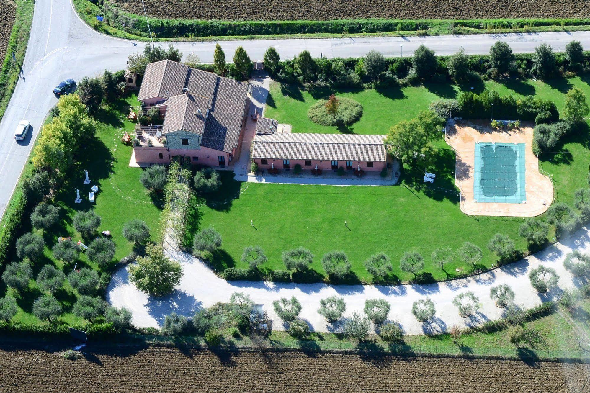 Agriturismo Casale Le Selvette Ripa Luaran gambar